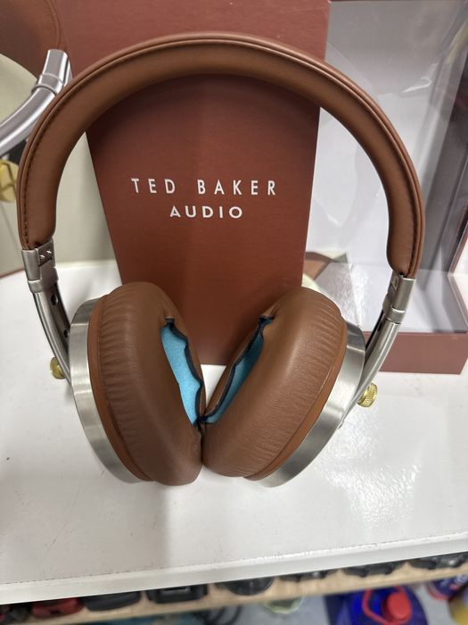 Casti audio Ted Baker , Noi in cutie