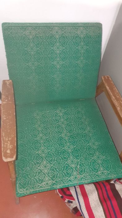 Продам старинное кресло