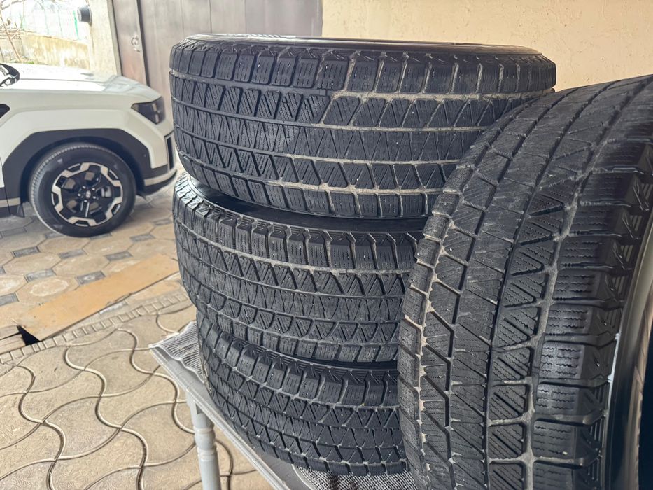 Зимние шины 275/65/17 Bridgestone