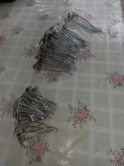 Крючки на эконом панели