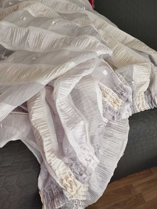 Продавам перде с размери 270 височина 300 ширина