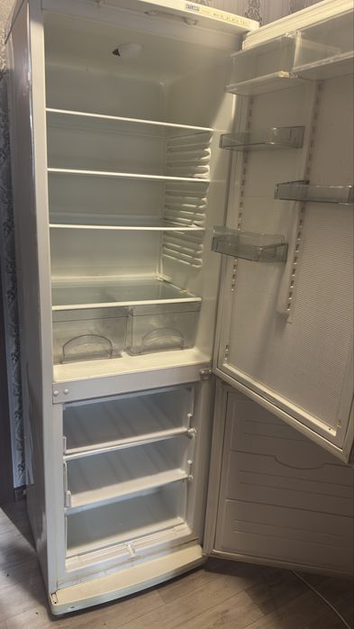 Холодильник продается