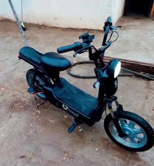 Продам электроскутер леопарда.