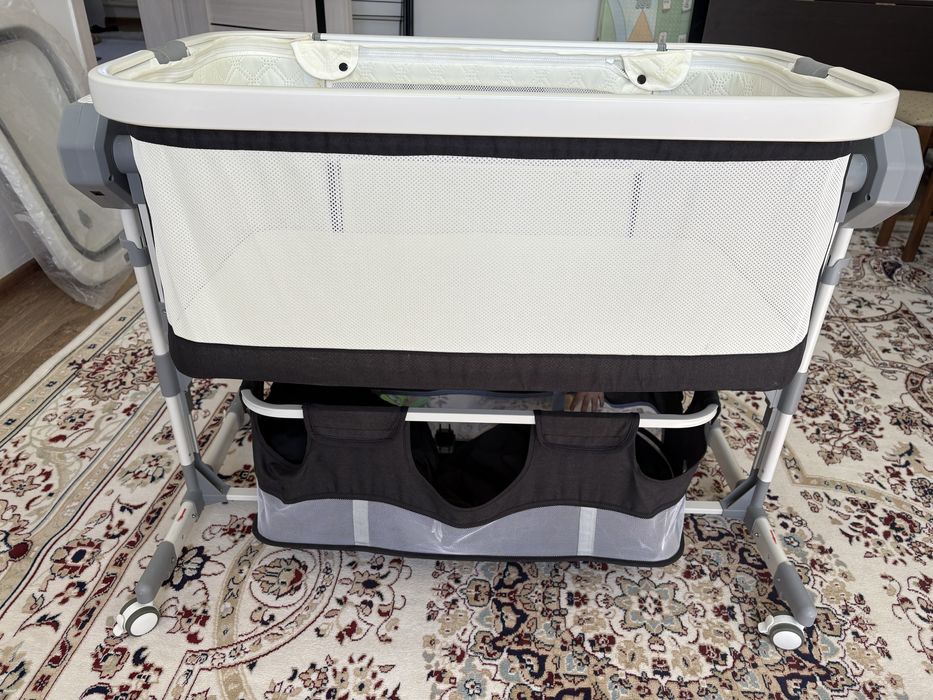 Манеж-кровать для новорожденного ребенка