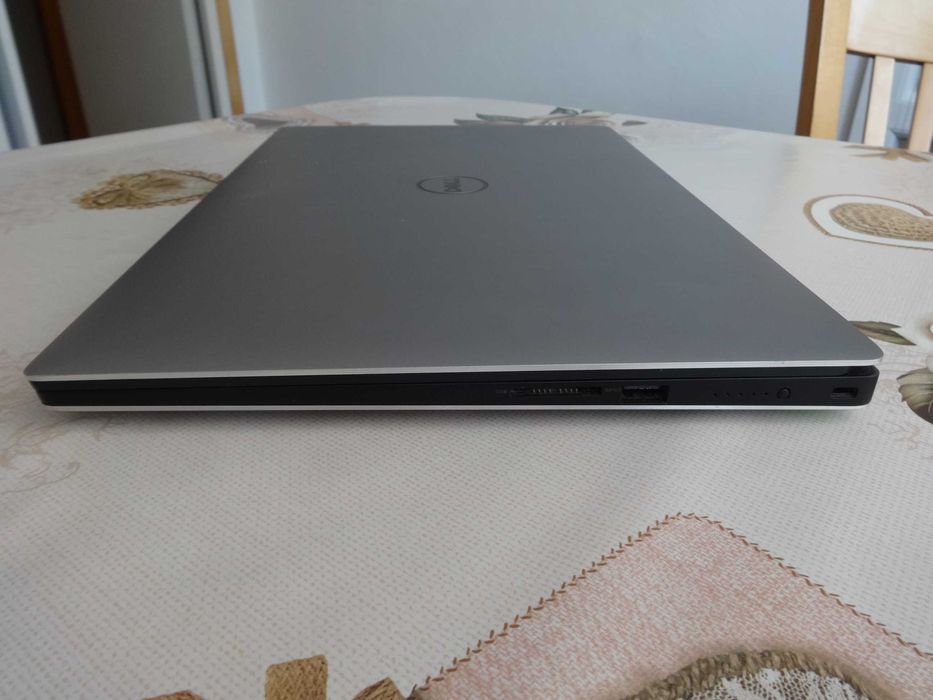 Лаптоп Dell XPS 15 9560 - 15.6"- i7-7700HQ 2.8GHz/16GB RAM/SSD 256GB
