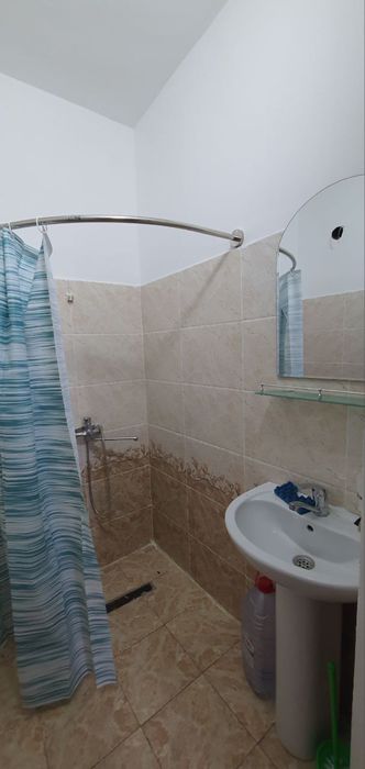 Солнични войен част орақасидаги домла 2 этаж  3- хона 52 квадрат