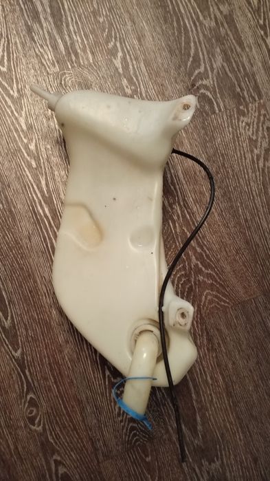 Бачок омывателя Aubi 80 B4