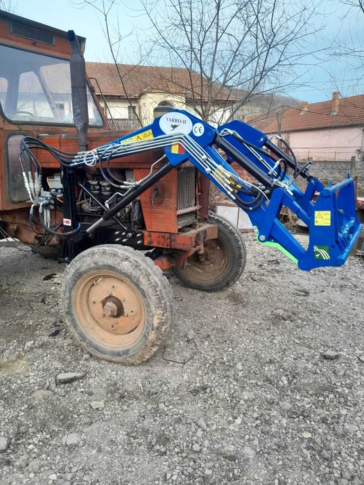 Incarcator frontal pentru tractor VARRO II