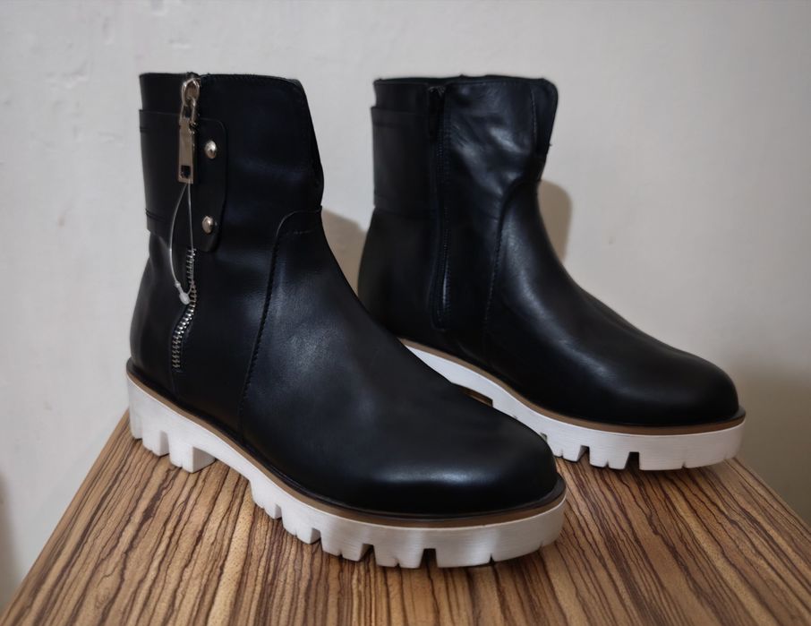 Нови дамски боти естествена кожа - 40% 36 размер черни с бяло