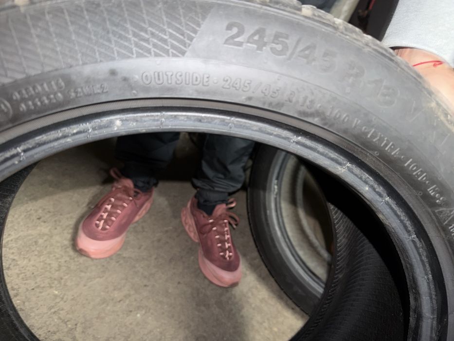 Зимни гуми  Континентал 245/45/18-- 3 броя