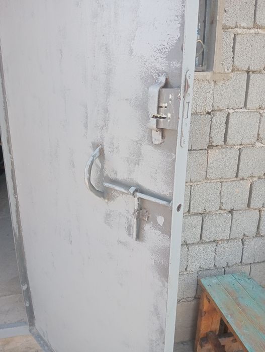 Металлический дверь