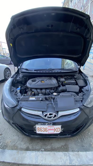 Hyundai Elantra 2012