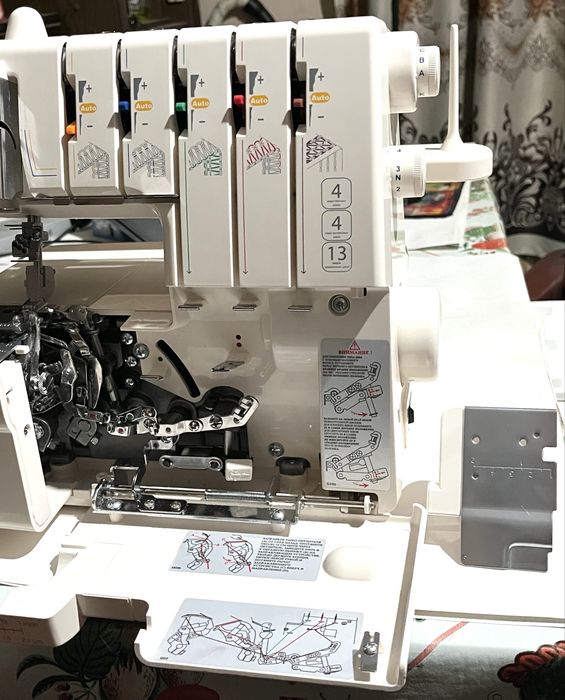 Коверлок Merrylock 5550A