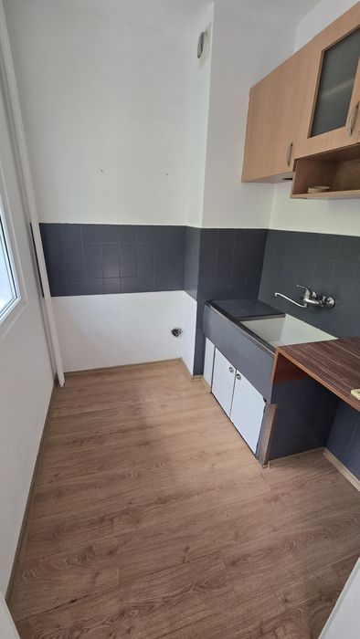 Дава се под наем Тристаен апартамент в Варна, Базар Левски - 70 кв.м за 390 € - Снимка #9