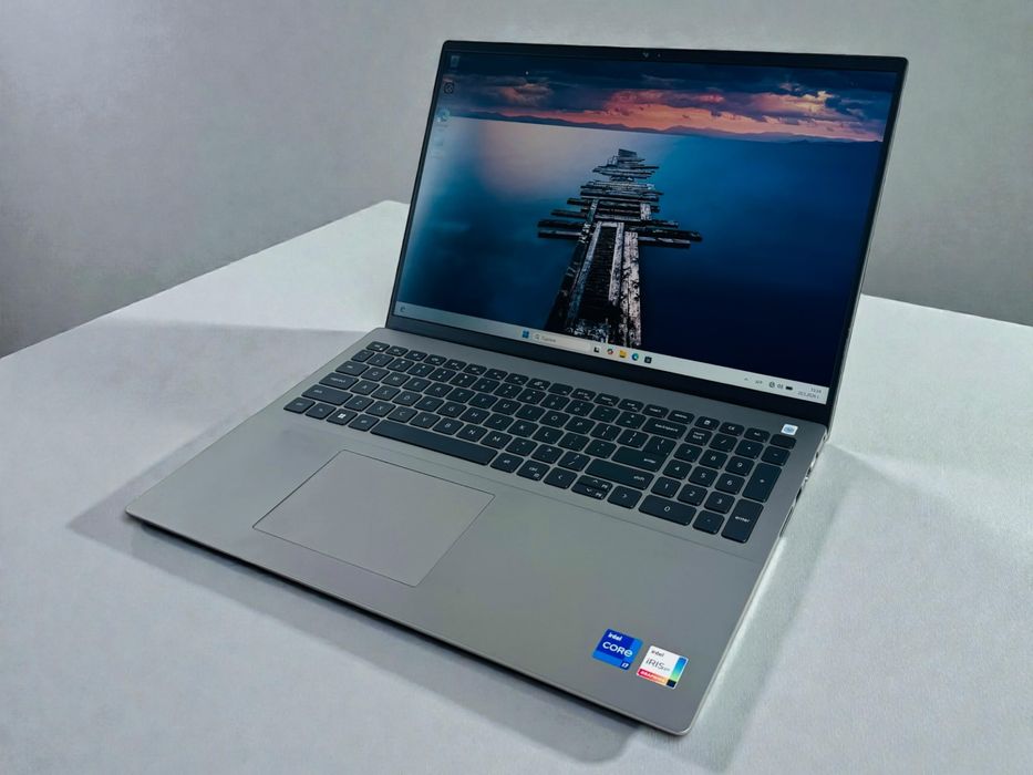 Dell Vostro 5630 16 Gray WUXGA i7-1360P 16GB 512SSD Перфектен! Гаранция!