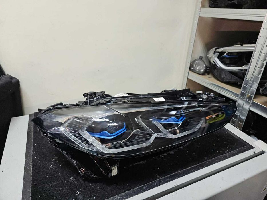 Десен фар за BMW 3 4 M3 M4 Laser G20 G22 G80 G82  в отлично състояние.