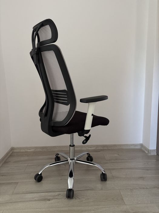 Scaun birou ergonomic cu cotiere reglabile pe inaltime