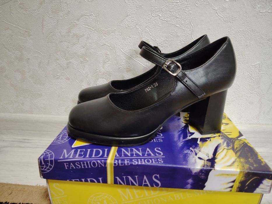 Продам туфли новые