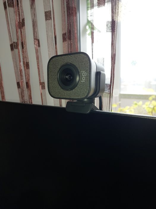 Продам Веб-камера Logitech StreamCam