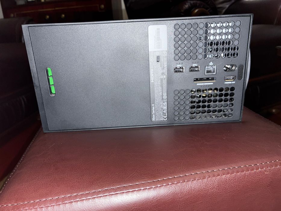 Xbox series X 1TB negru + 3 jocuri si 2 controllere