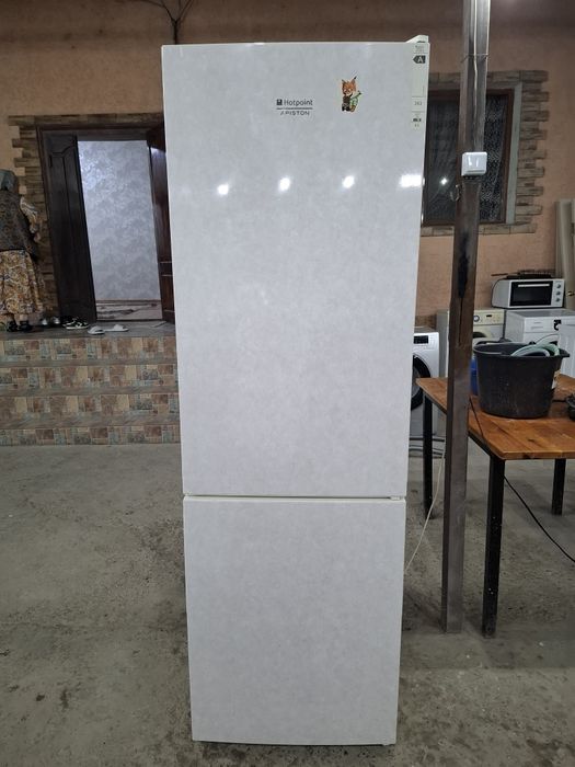 Холодильник Ariston
