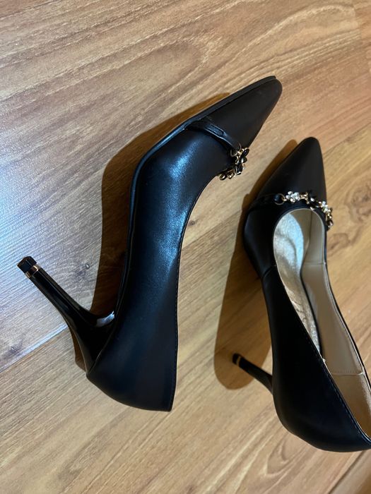 Остри елегантни токчета