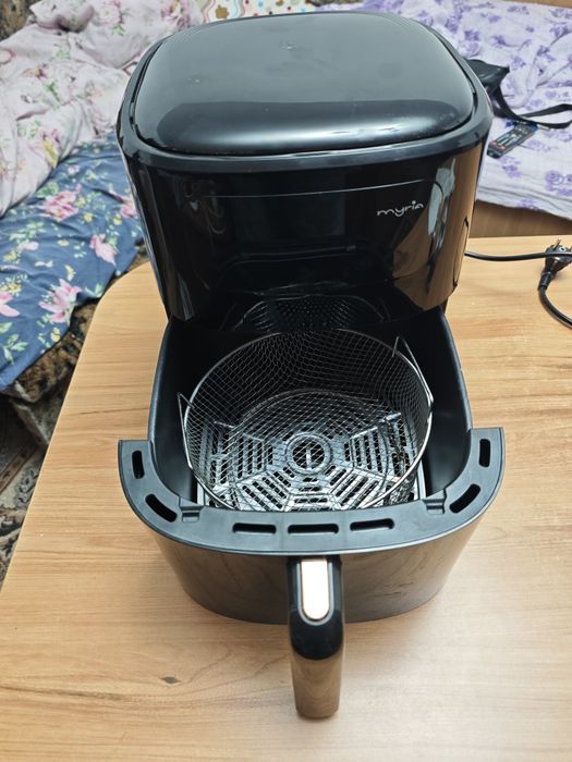 Vând. Air fryer Myria