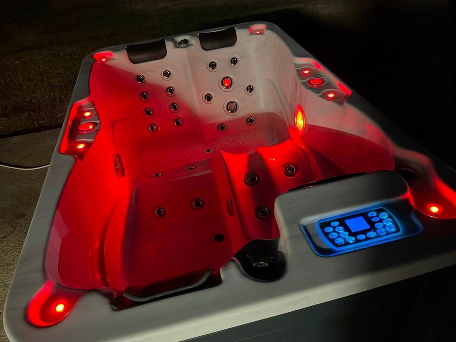Jacuzzi spa piscină 3 persoane