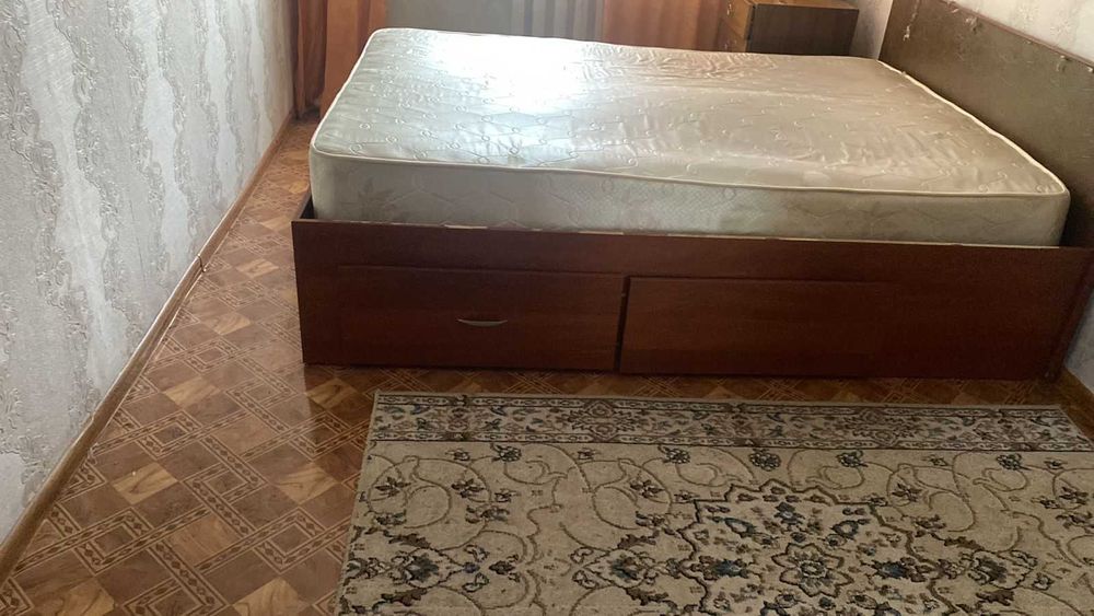 Продаю двуспальную кровать