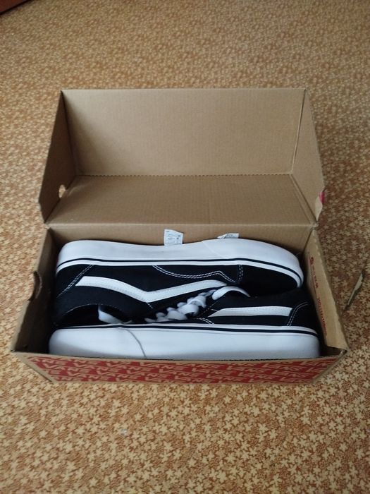Продаю кеды vans