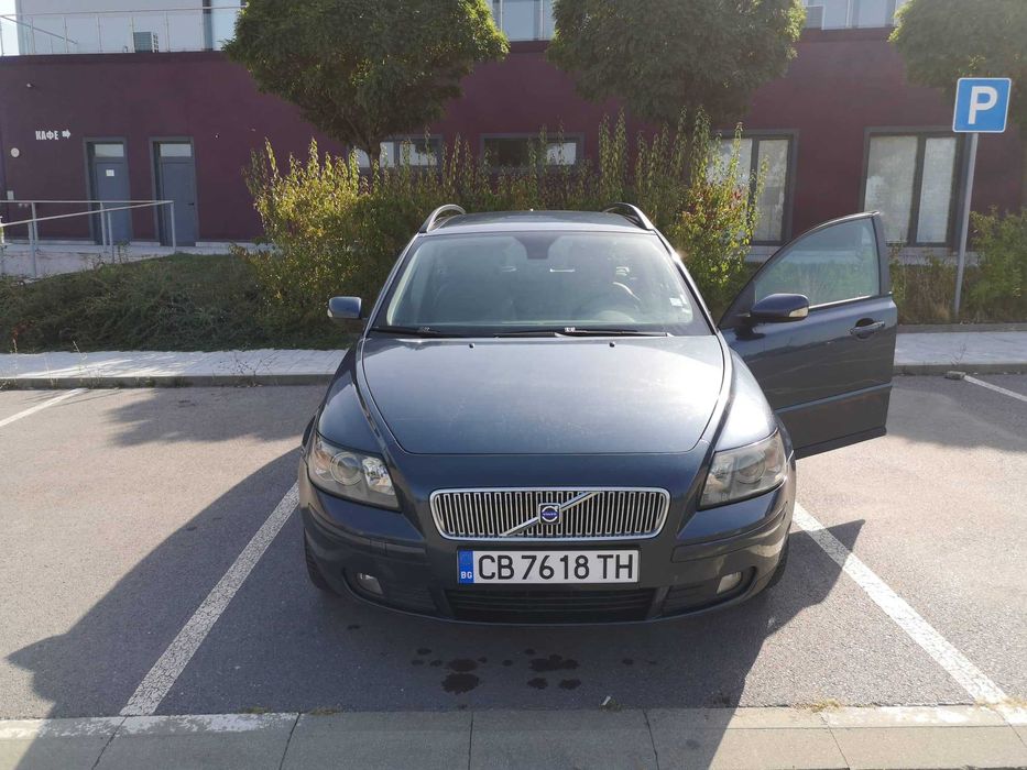 Автомобил Volvo V50