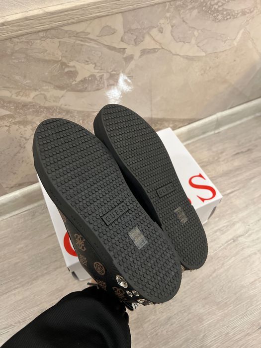 Оригинални сникърси Guess