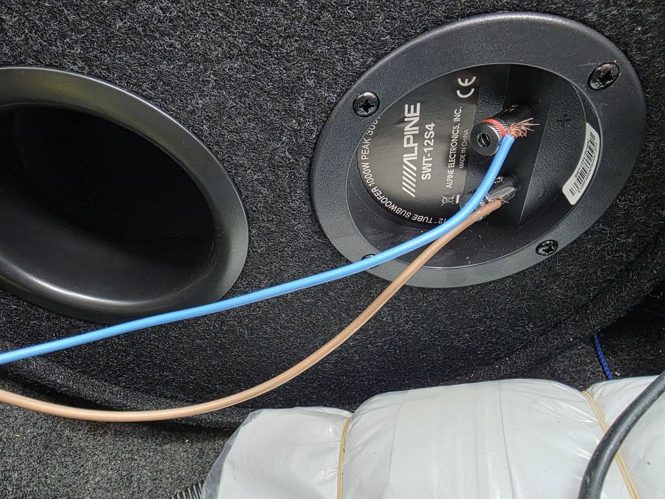 Vand subwoofer auto si statie