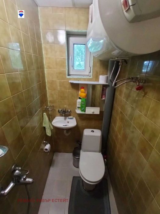 Къща на три етажа за продажба в гр. Мартен