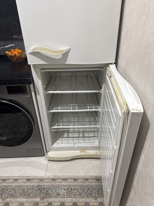 Сотилади холодильник Атлант Белоруссия ишлид 2 та моторли холодильник