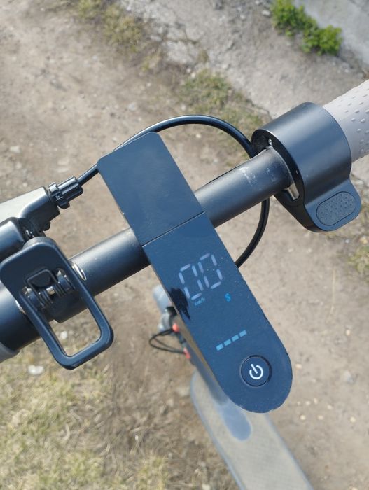 Vând trotinetă electrică Xiaomi.
