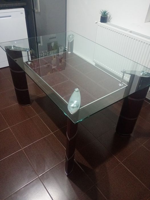Masă sticlă impecabilă