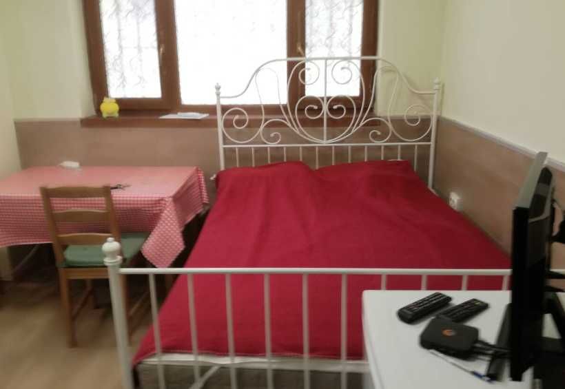 Дава се под наем Едностаен апартамент в Бургас, Център - 25 кв.м за 110 € - Снимка #3