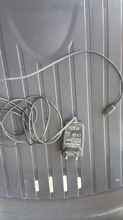 Продавам  слушалки и зарядни