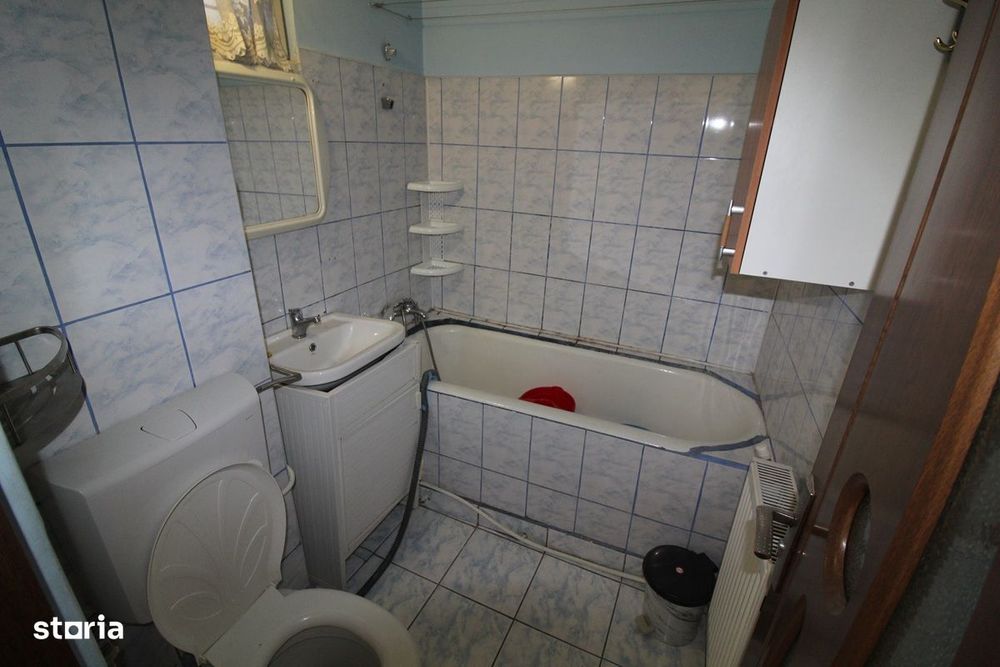 Vând apartament cu 2 camere în Hunedoara, Central-Bd.Corvin, 46mp...