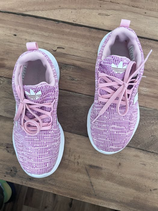Маратонки adidas 33 номер
