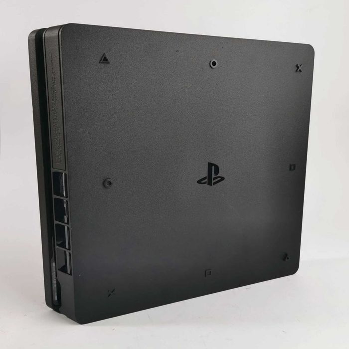 PS4 500GB + 2 Контролера + GTA V + FC 24 + UFC 3