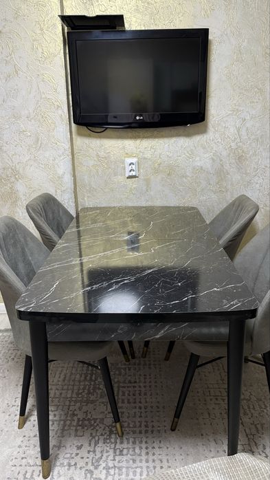 Стол кухонный