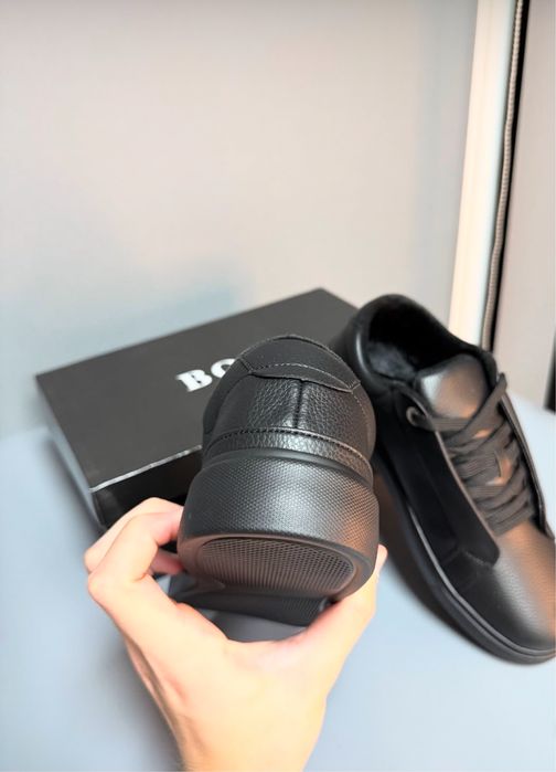 Зимния обувь Boss новые