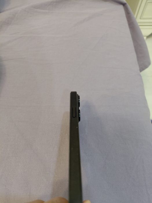 Продам базовый iPhone 15