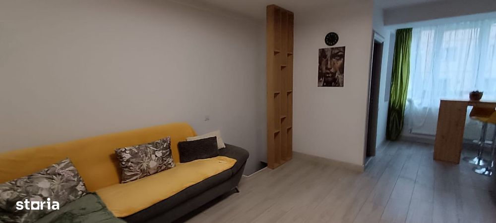 Garsoniera de închiriat + o camera de 18 mp, utilată si mobilata.