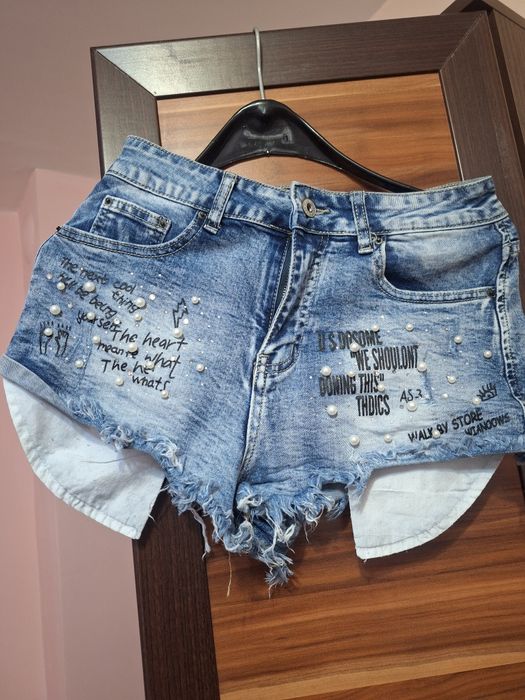 Дрехи на Guess, Zara, LOUCHE