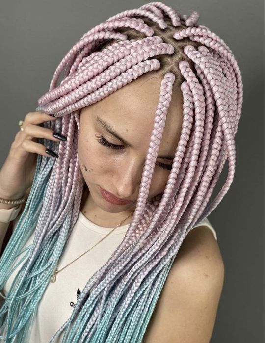 Codițe afro, împletituri moderne – stil unic pentru toate vârstele!
