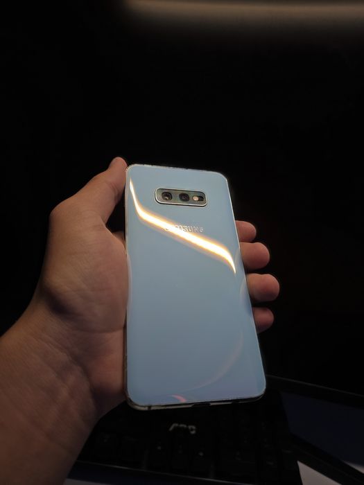 Продам Samsung S10e