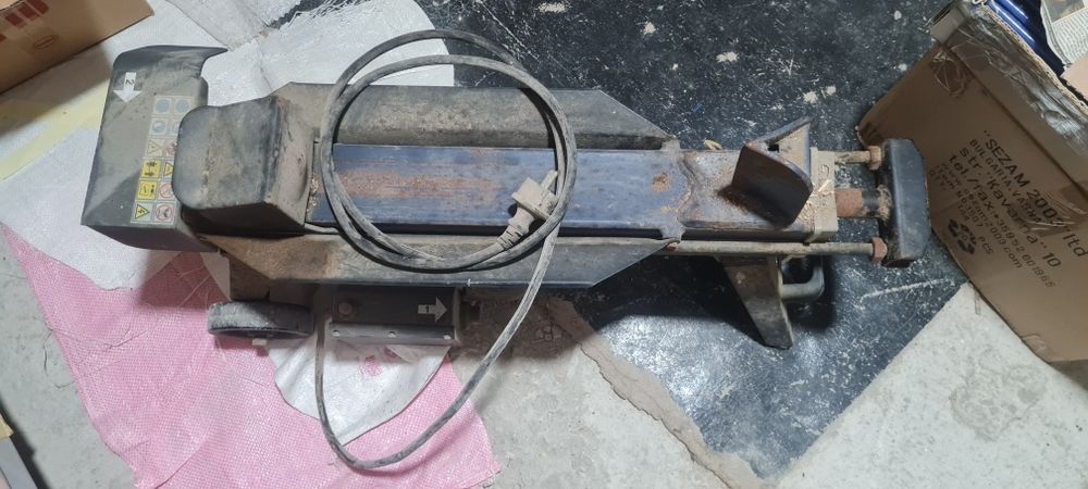 Машина за  цепене на дърва Einhhell  BTW Ls 44